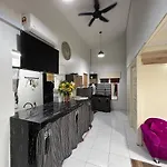 Homestay Kasih Alza -Ada 2 Unit - View Sawah Padi , Private Pool -Prefer Direct Booking-
