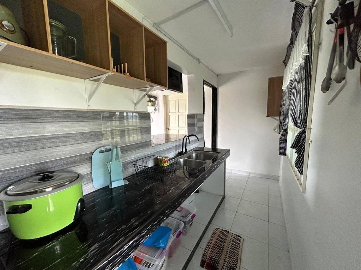 Kasih Alza -ada 2 Unit - View Sawah Padi , Private Pool -prefer Direct Booking- Malacca