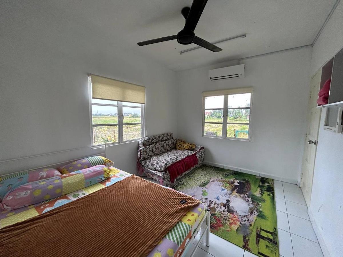 Kasih Alza -ada 2 Unit - View Sawah Padi , Private Pool -prefer Direct Booking- Malacca
