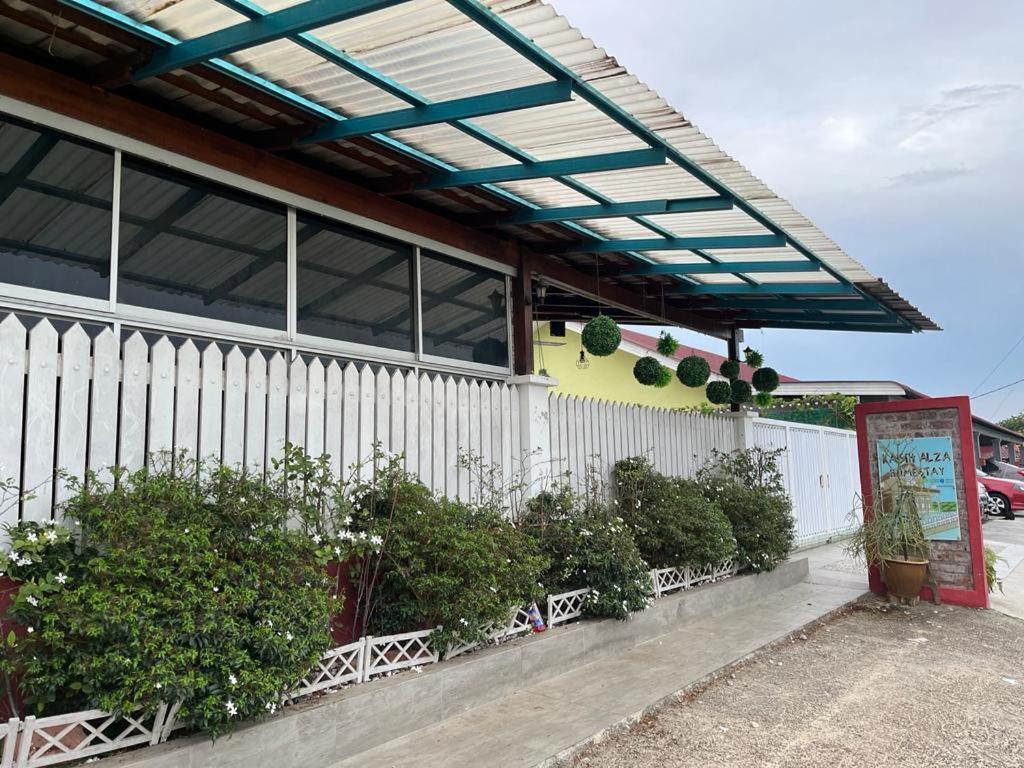 Holiday home Kasih Alza -ada 2 Unit - View Sawah Padi , Private Pool -prefer Direct Booking-