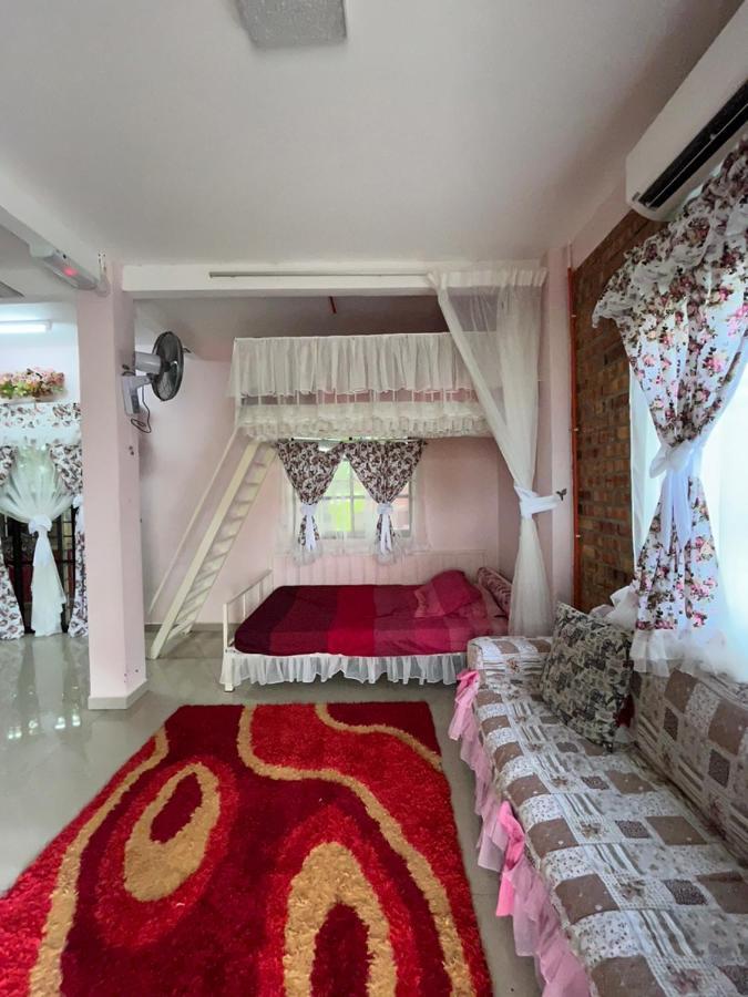 Holiday home Kasih Alza -ada 2 Unit - View Sawah Padi , Private Pool -prefer Direct Booking-