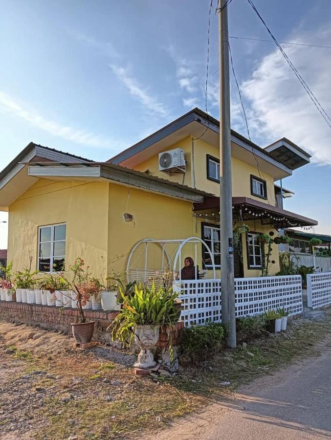 Holiday home Kasih Alza -ada 2 Unit - View Sawah Padi , Private Pool -prefer Direct Booking- *